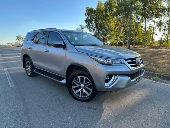 TOYOTA HILUX SW4 2.8 SRX 4X4 7 LUGARES 16V TURBO INTERCOOLER DIESEL 4P AUTOMÁTICO TOYOTA HILUX SW4 2.8 SRX 4X4 7 LUGARES 16V TURBO INTERCOOLER DIESEL 4P AUTOMÁTICO
